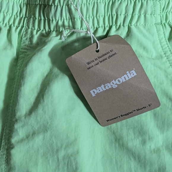 NWT Patagonia Women Baggies Shorts 5" Women Size Medium Salamander Green - Picture 4 of 5